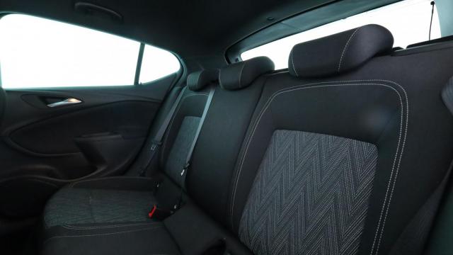 Opel Astra image 6
