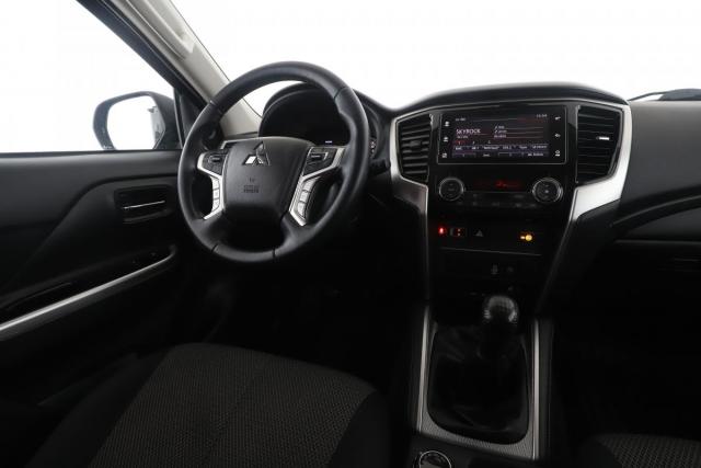 Mitsubishi L200 image 9