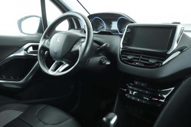 Peugeot 2008 image 2