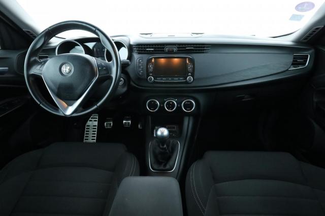 Alfa Romeo Giulietta image 7