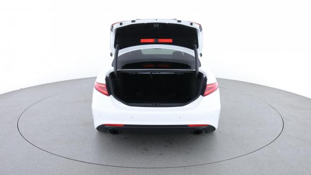 Alfa Romeo Giulia image 9