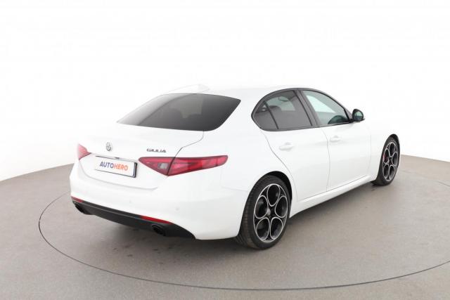 Alfa Romeo Giulia image 8