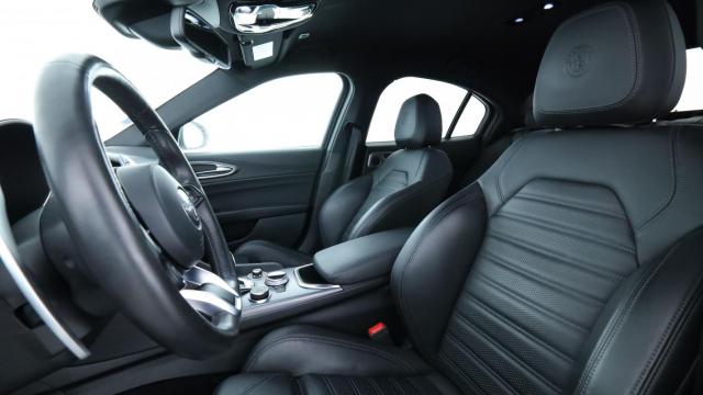 Alfa Romeo Giulia image 6