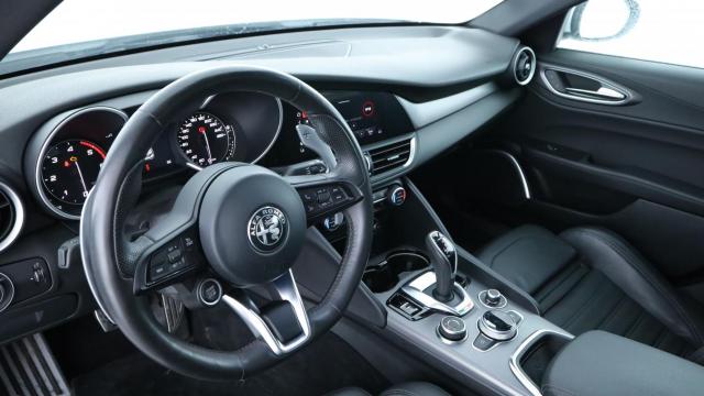 Alfa Romeo Giulia image 2