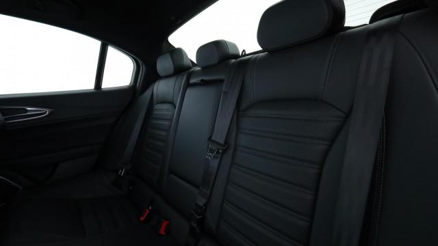Alfa Romeo Giulia image 3