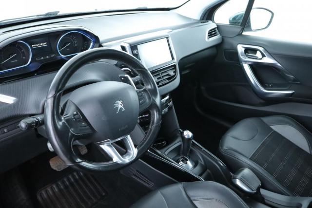 Peugeot 2008 image 2