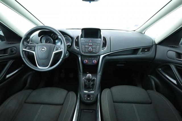 Opel Zafira Tourer image 2