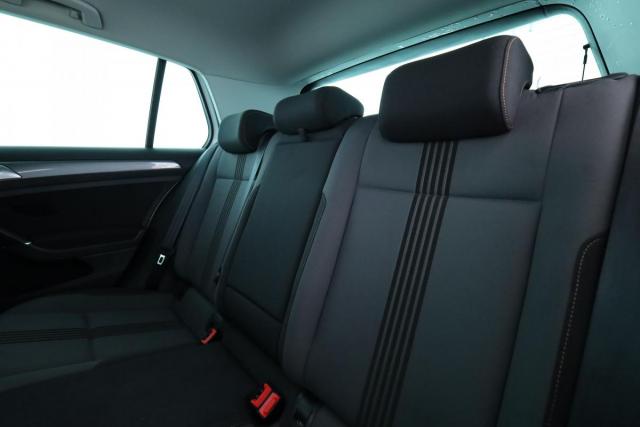 Volkswagen Golf image 4