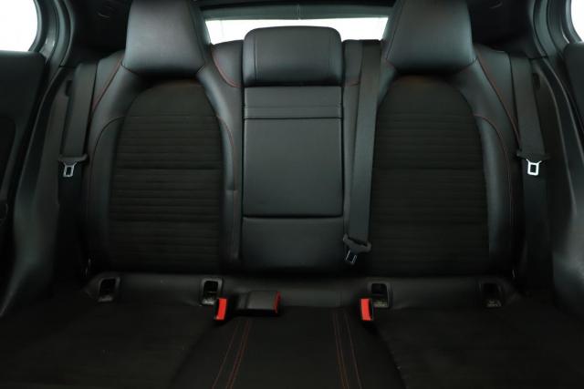 Mercedes Benz Gla image 5