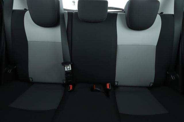 Toyota Yaris image 2
