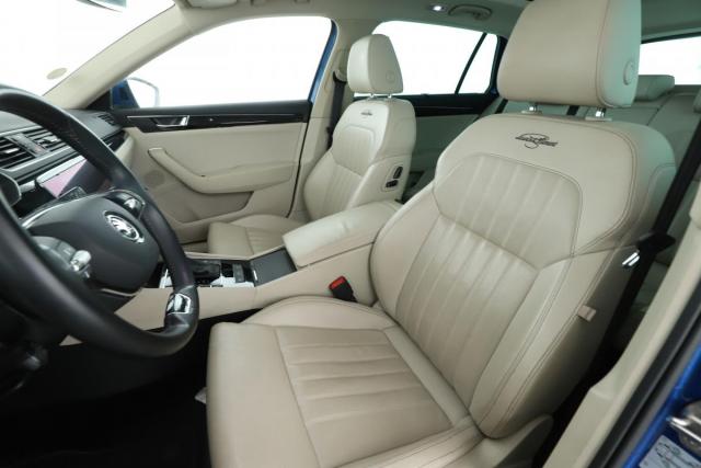 Skoda Superb Combi image 6