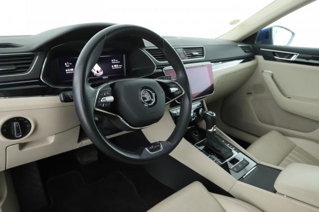 Skoda Superb Combi image 7