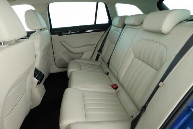 Skoda Superb Combi image 5