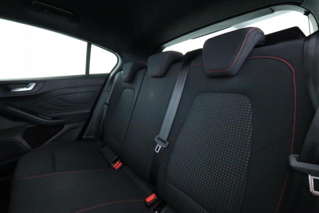 Ford Focus image 9