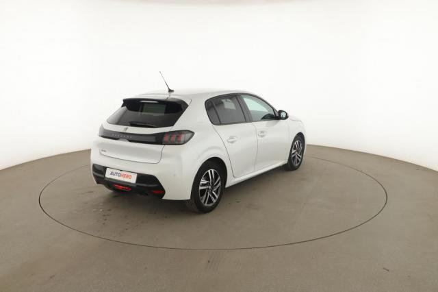 Peugeot 208 image 3