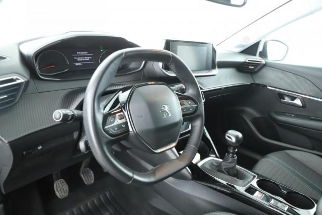 Peugeot 208 image 8