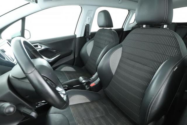 Peugeot 2008 image 2