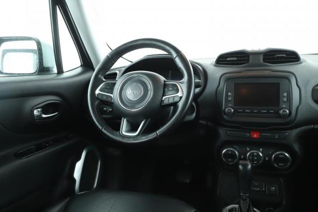 Jeep Renegade image 9