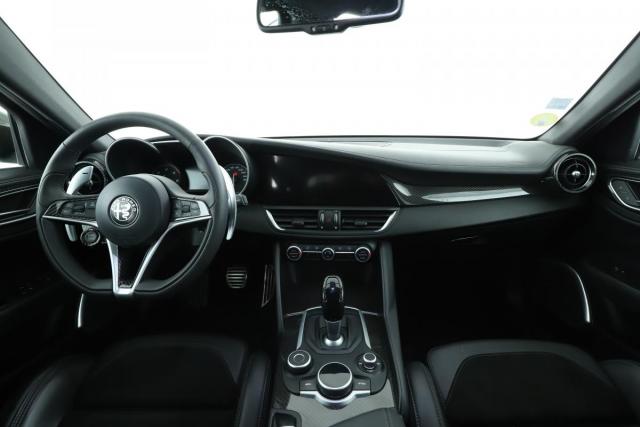 Alfa Romeo Giulia image 5
