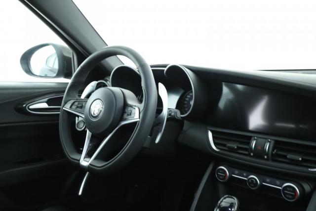 Alfa Romeo Giulia image 6