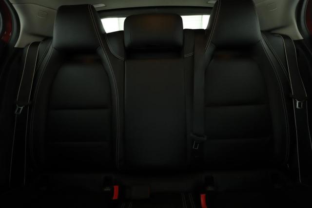 Mercedes Benz Gla image 8