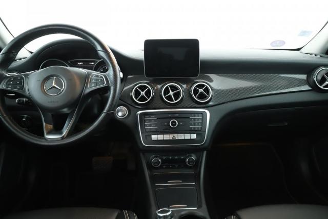 Mercedes Benz Gla image 9