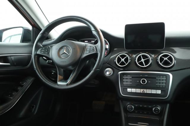 Mercedes Benz Gla image 7