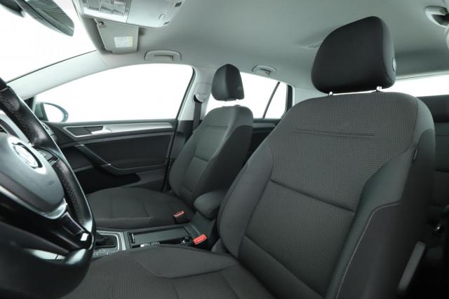 Volkswagen Golf image 8