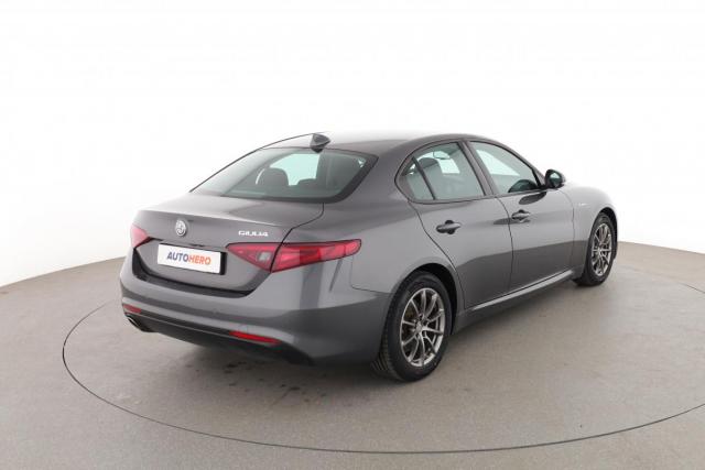 Alfa Romeo Giulia image 5