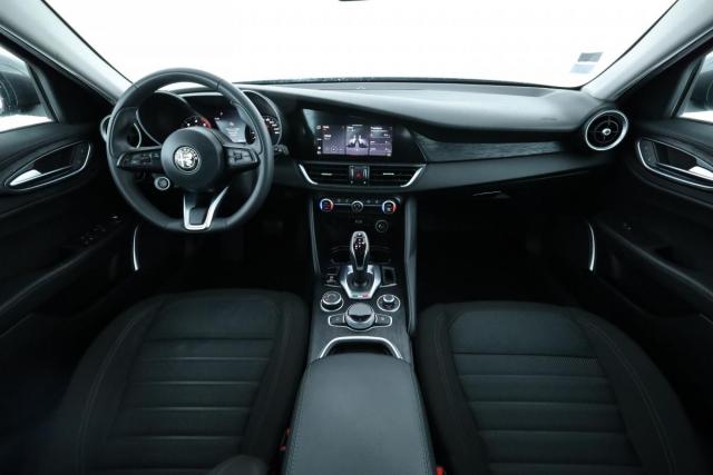 Alfa Romeo Giulia image 4