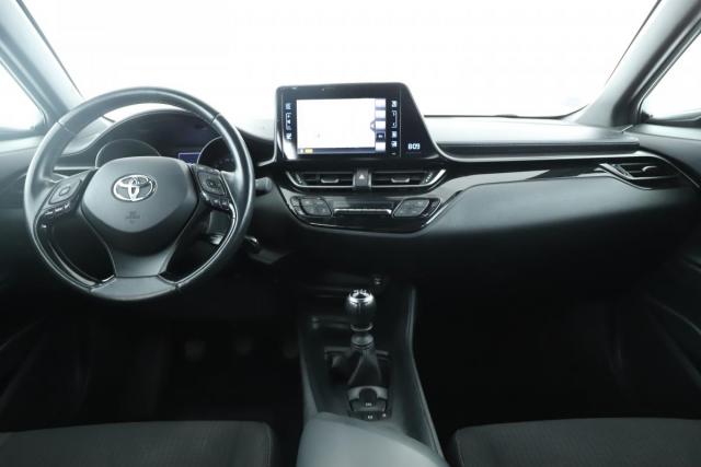 Toyota C-Hr image 2