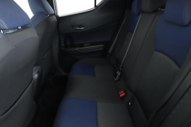 Toyota C-Hr image 6