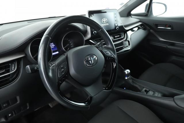 Toyota C-Hr image 6