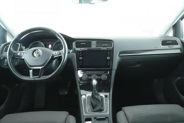 Volkswagen Golf image 9