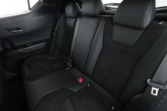 Toyota C-Hr image 9