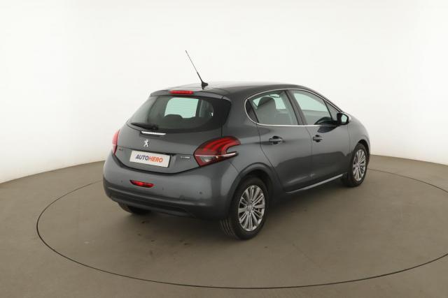 Peugeot 208 image 8