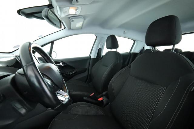 Peugeot 208 image 2