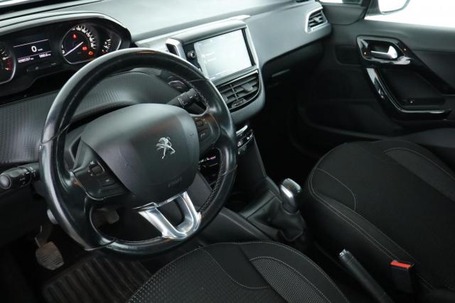 Peugeot 208 image 9