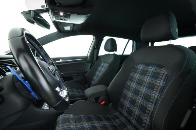 Volkswagen Golf image 9