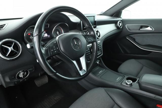 Mercedes Benz Gla image 8