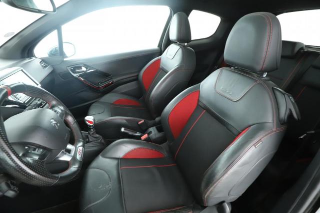 Peugeot 208 image 8