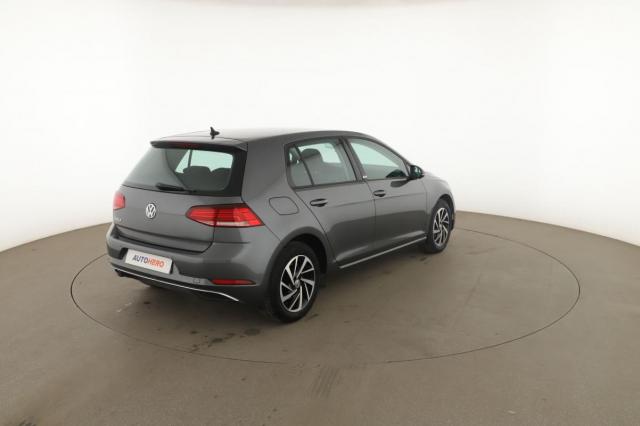Volkswagen Golf image 6