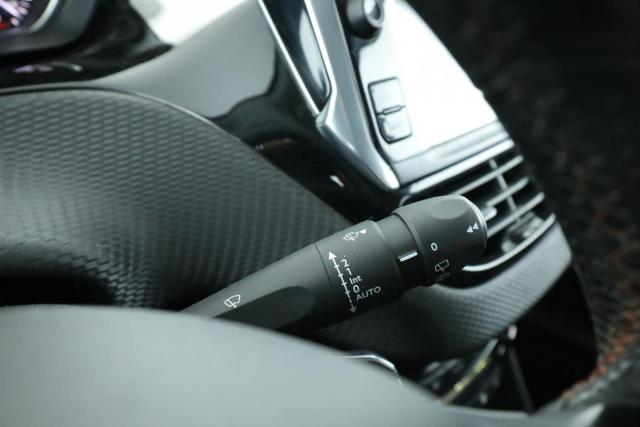 Peugeot 2008 image 3