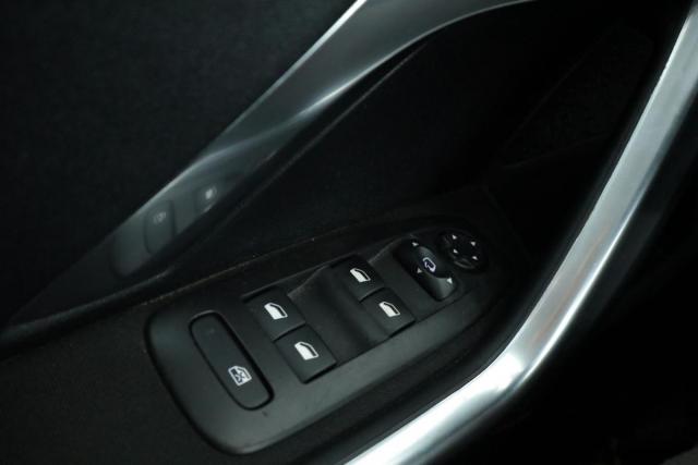 Peugeot 2008 image 2