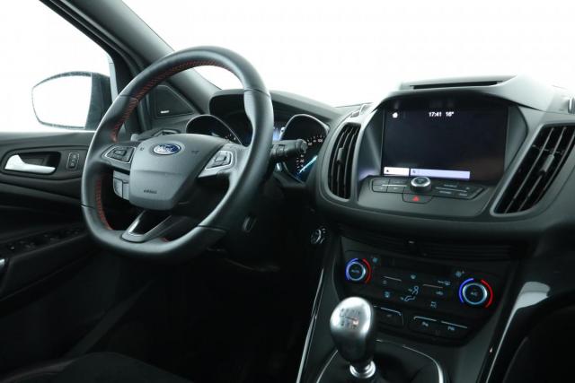Ford Kuga image 3
