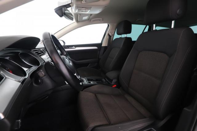 Volkswagen Passat Sw image 6