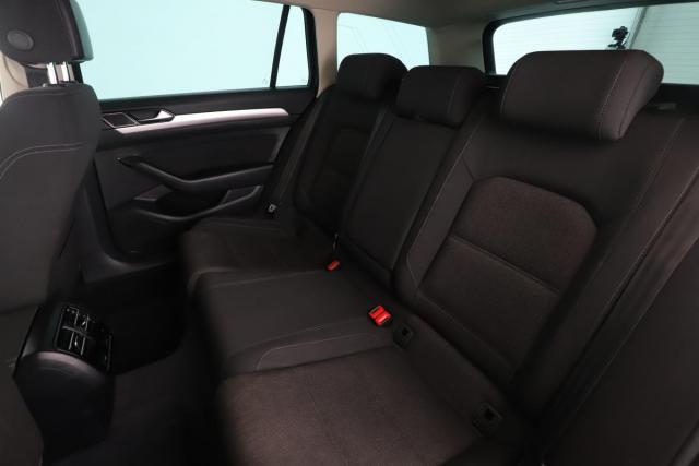 Volkswagen Passat Sw image 4