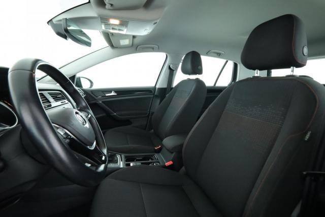 Volkswagen Golf image 8
