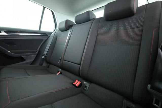 Volkswagen Golf image 6