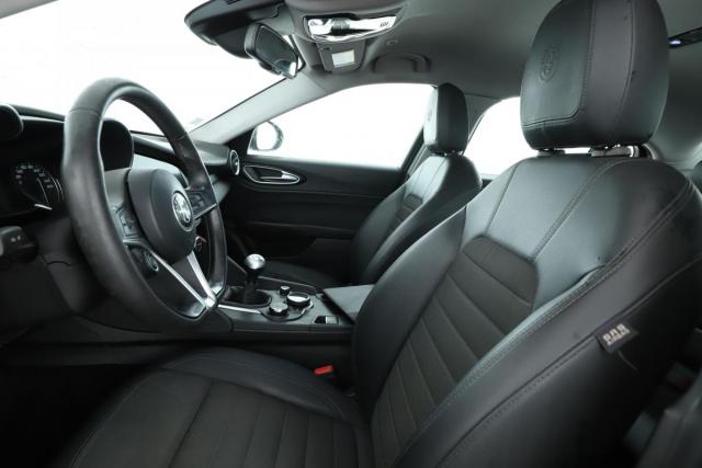 Alfa Romeo Giulia image 4